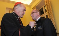 El profesor Henryk Skarzynski recibe la Medalla del Papa