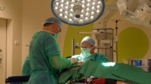Первая в Польше операция по вживлению импланта CODACS