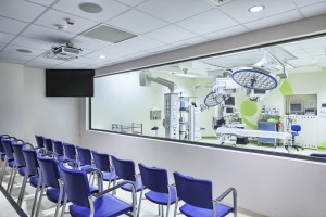 Conference room next to the operating one enables to watch live surgeries