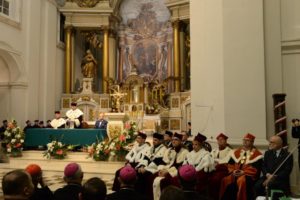 „Zaburzenia komunikacji międzyludzkiej przyczyną izolacji i cierpienia” - wykład inauguracyjny