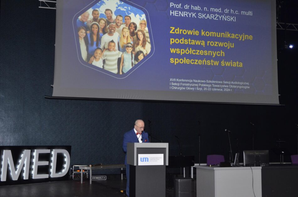 Prof. dr hab. med. dr h. c. multi Henryk Skarżyński wygłosił wykład inauguracyjny pt.: „Zdrowie komunikacyjne podstawą rozwoju współczesnych społeczeństw świata”