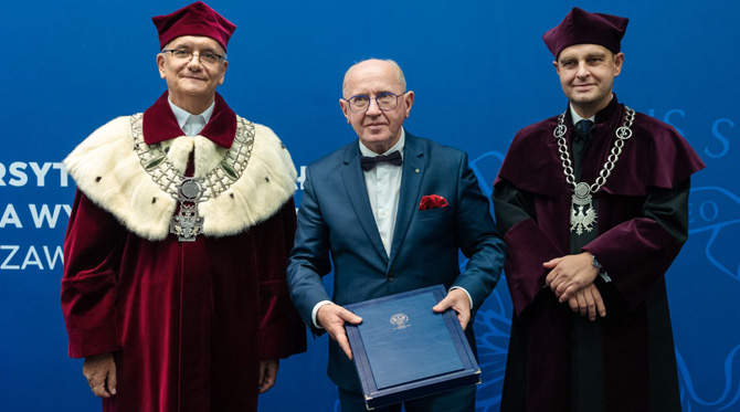 Historyczna graduacja na UKSW